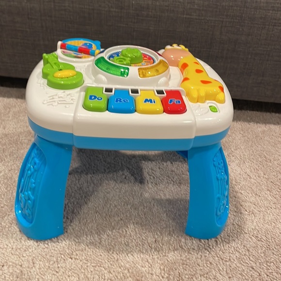 Sitting music table - Picture 2 of 2